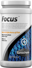 Seachem Focus poudre en flacon, facilite l’ingestion des traitements chez les poissons d’ornement.