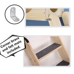 Échelle installée dans le salon pour pratique d'escalade et repos.