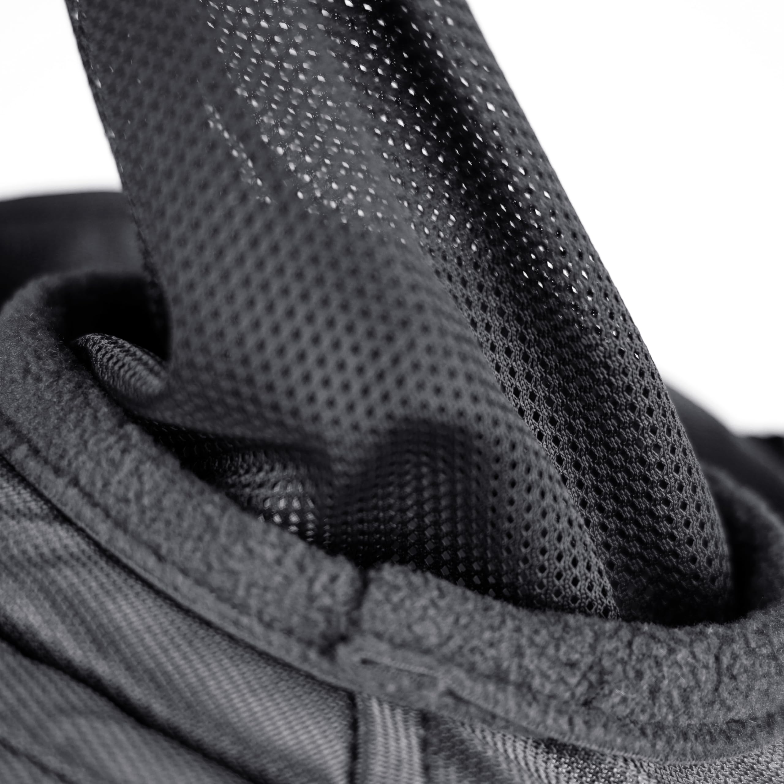 Shires FlyGuard Pro: conception qui éloigne la maille des yeux pour une vision claire.