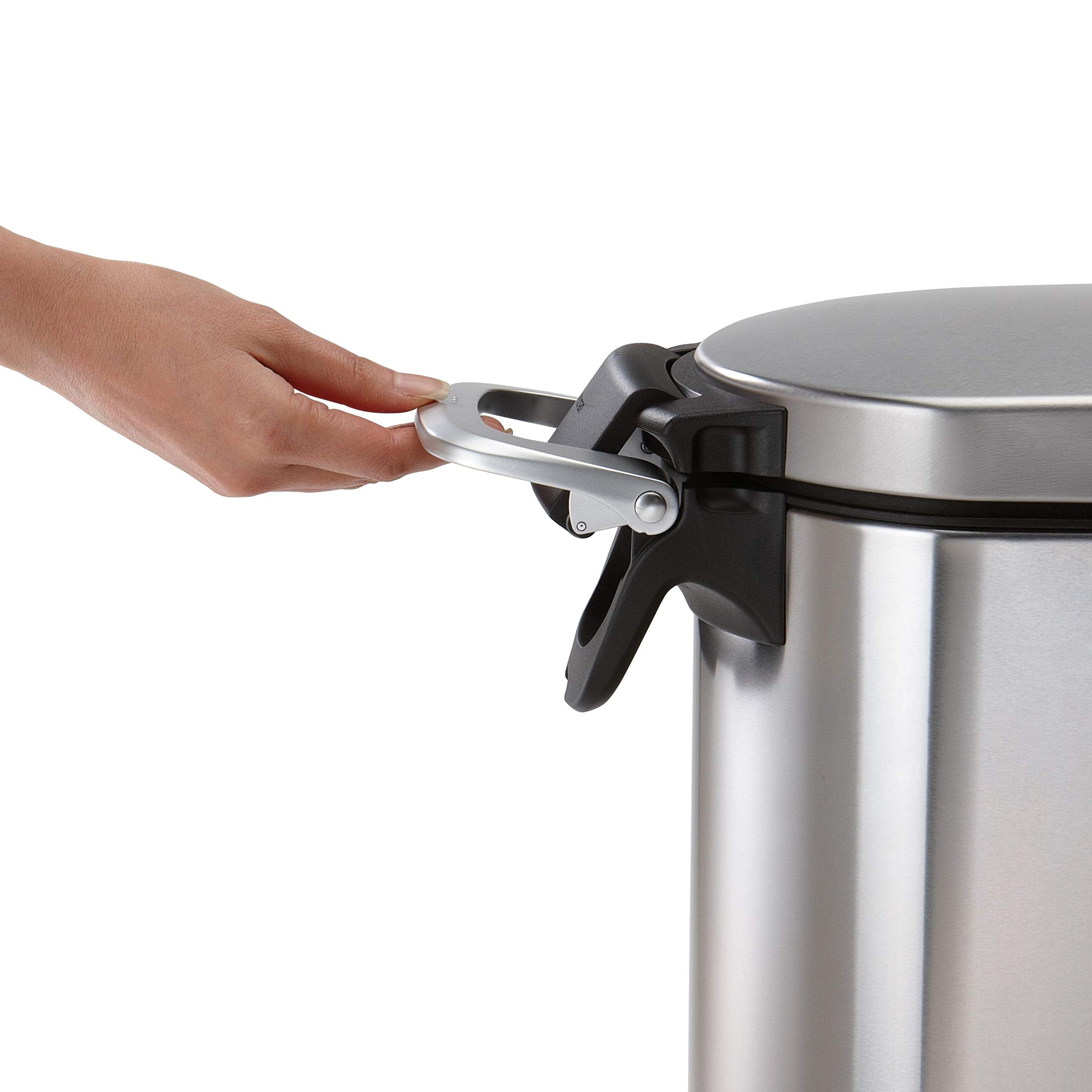 Cuillere-mesure magnetique sous le couvercle pour mesurer rapidement