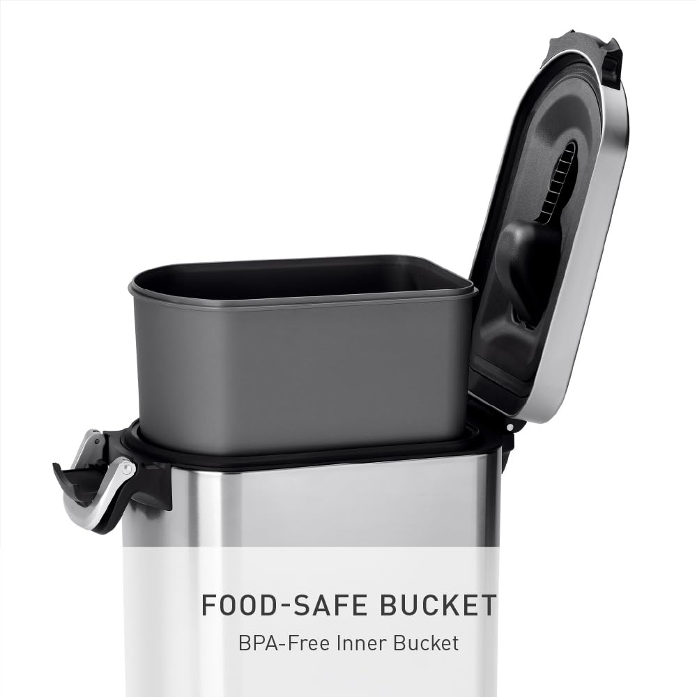 Conception optimisée Simplehuman pour gagner de l’espace dans la cuisine.