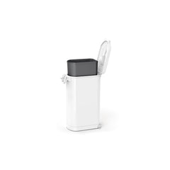 Poignee robuste et ergonomique du simplehuman assure une fermeture sûre.