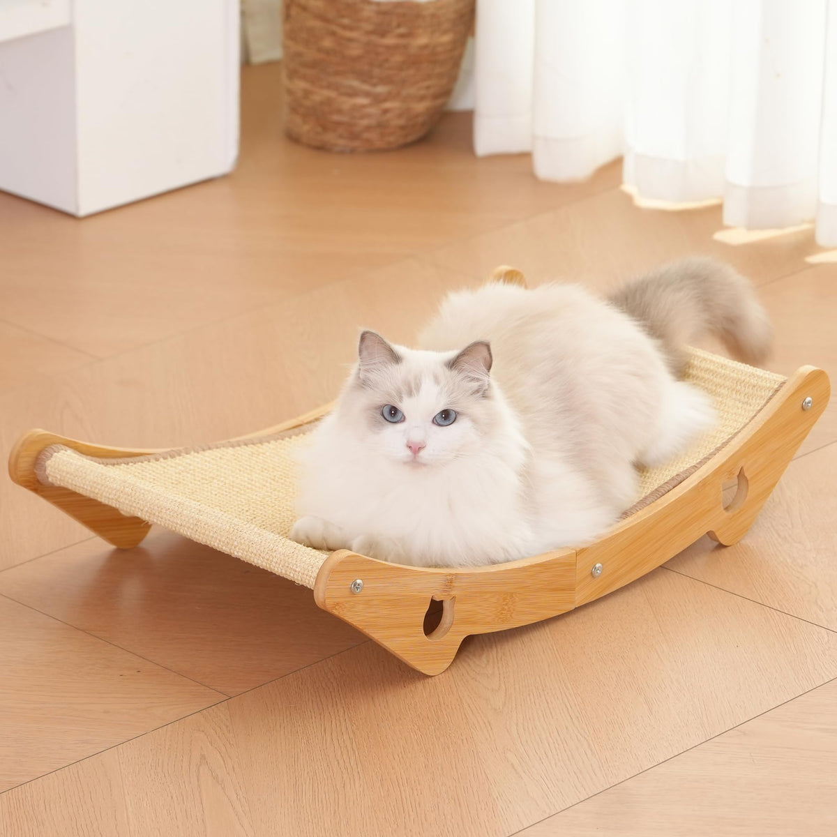 Lit-hamac sisal pour chat en bois naturel, repos confortable près de vous.