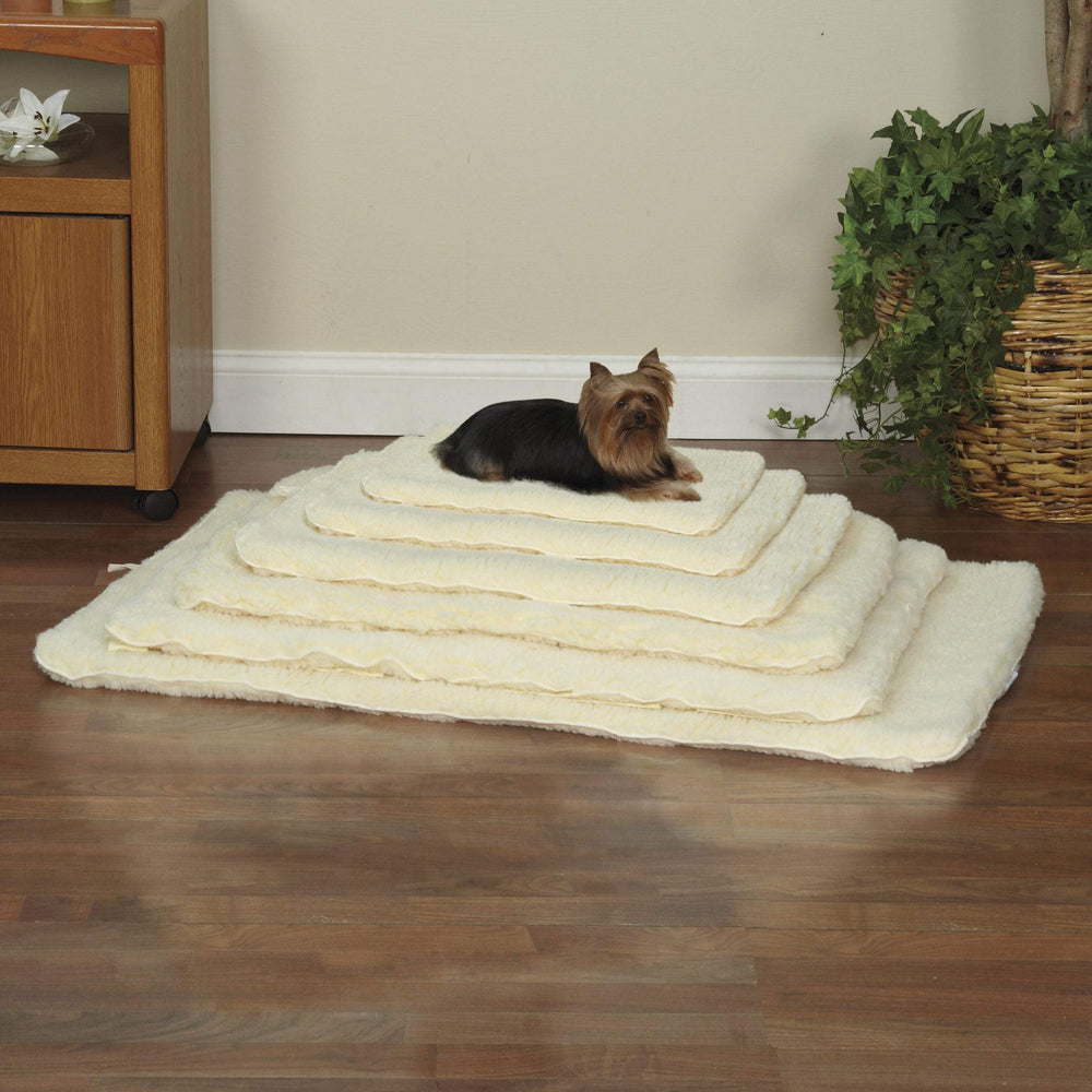 Tapis Slumber Pet sherpa double-face pour cages et lits d'appoint.