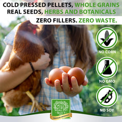 Small Pet Select Chicken Layer Feed : grains entiers et graines pour picorer naturellement.