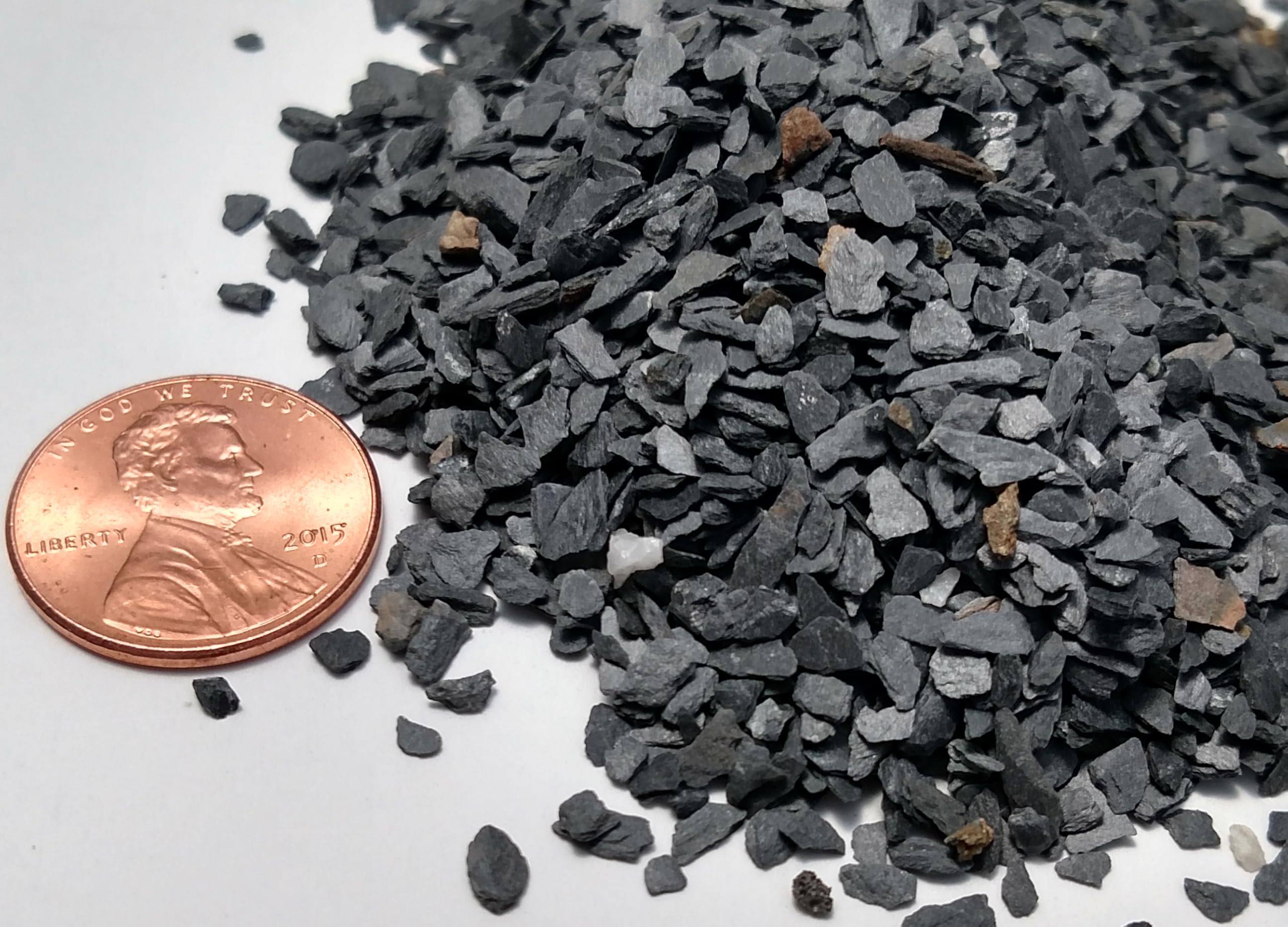 Small World Slate & Stone sable gros 1-8 pouce, parfait comme couche de base dans les paysages miniatures.