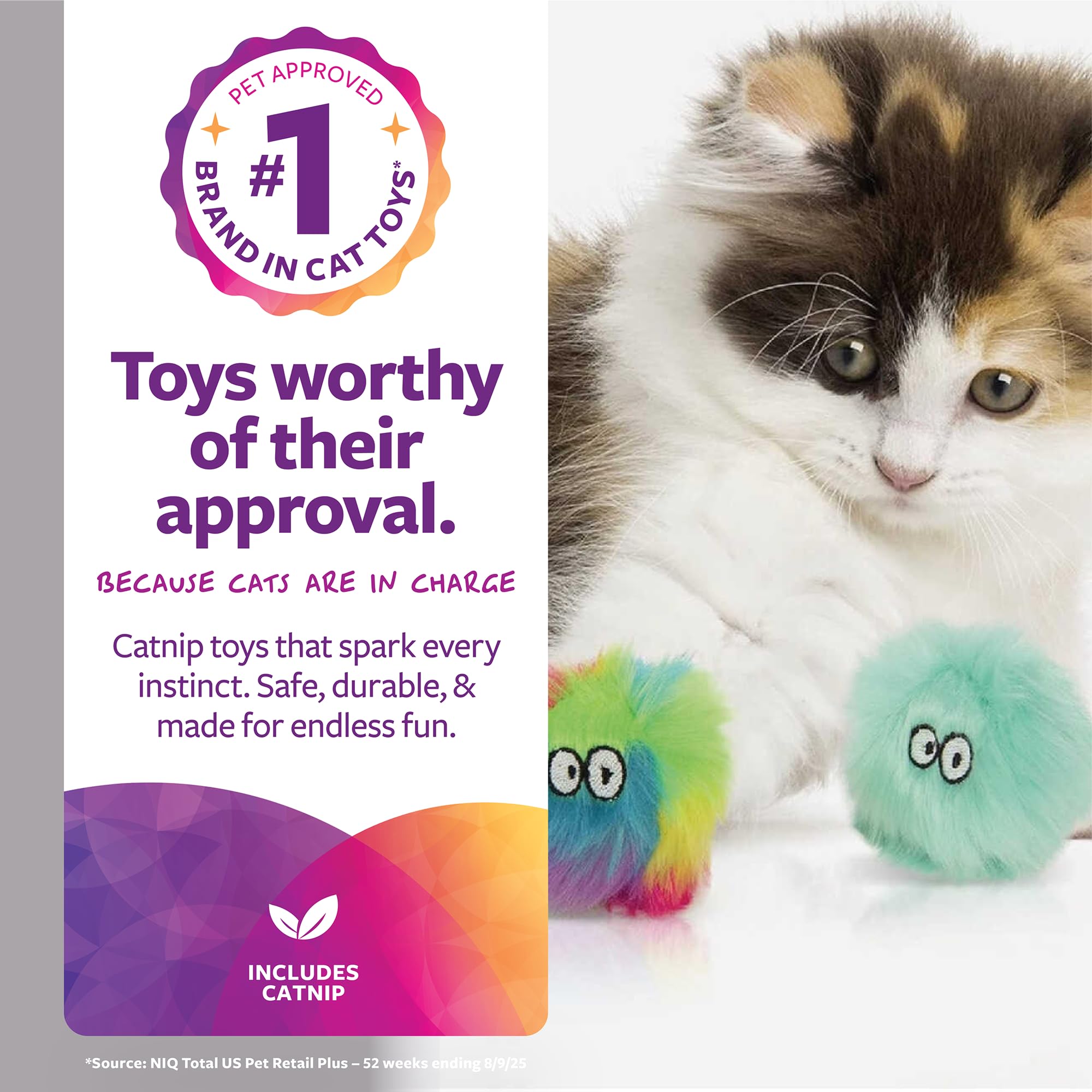 SmartyKat Fuzzy Friends en action, chat poursuit la balle.
