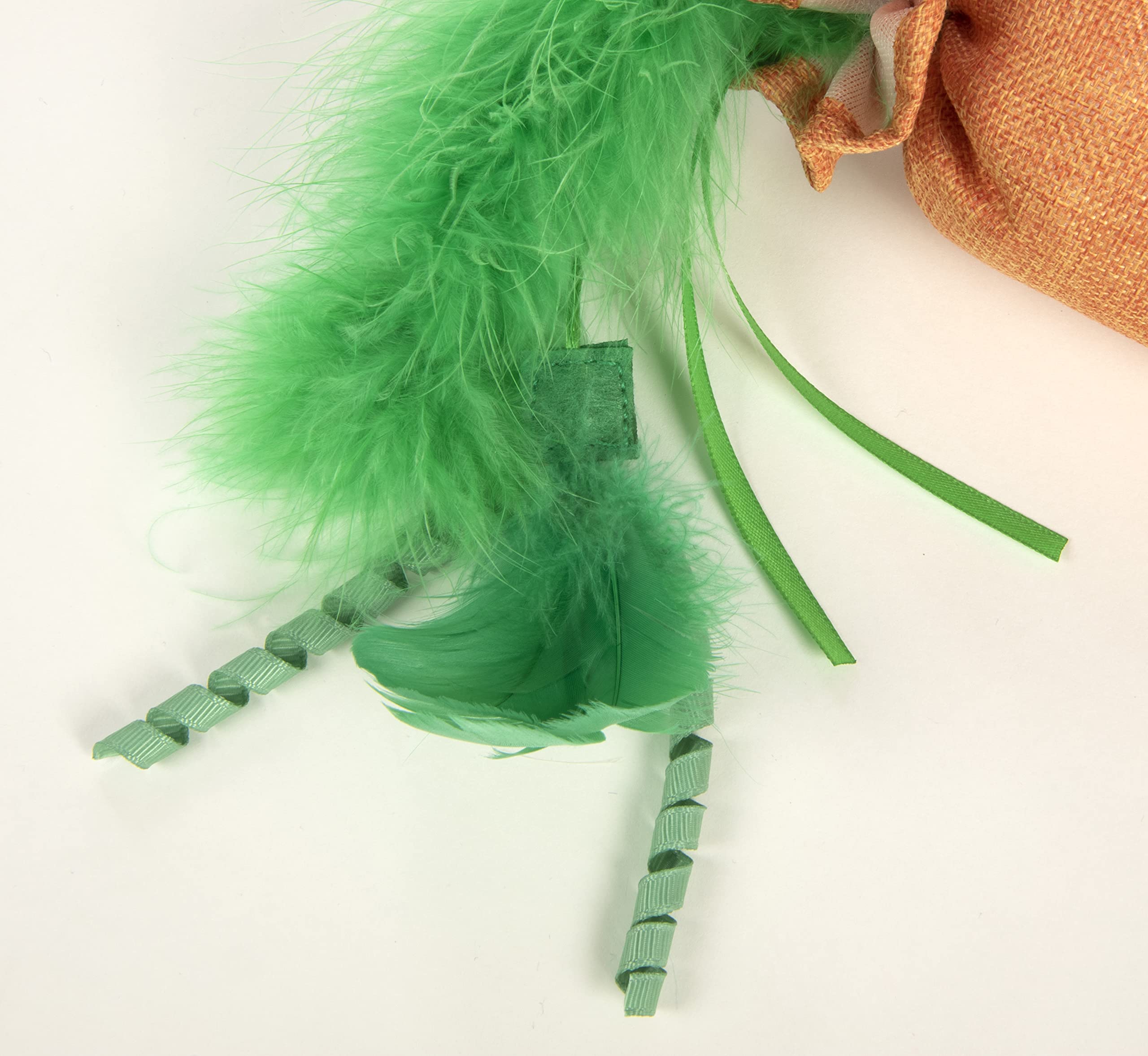 SmartyKat Karrot Crinkle Kicker contient herbe à chat pour stimulation sensorielle.