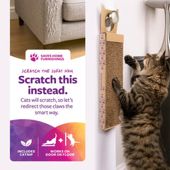 SmartyKat Scratch Up posé au sol, texture d’écorce pour griffage naturel.
