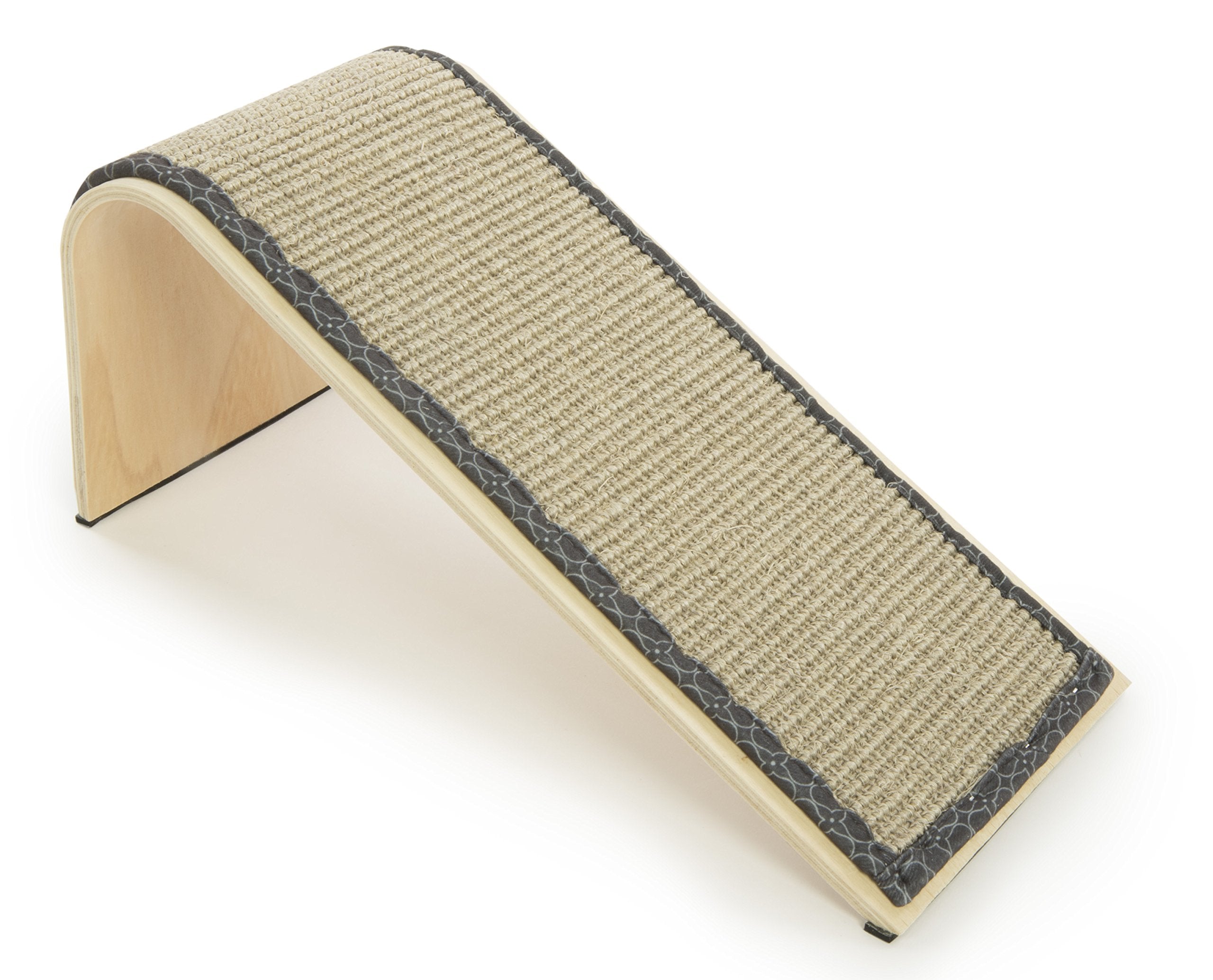 Surface sisal naturelle favorisant le grattage et le tonus.