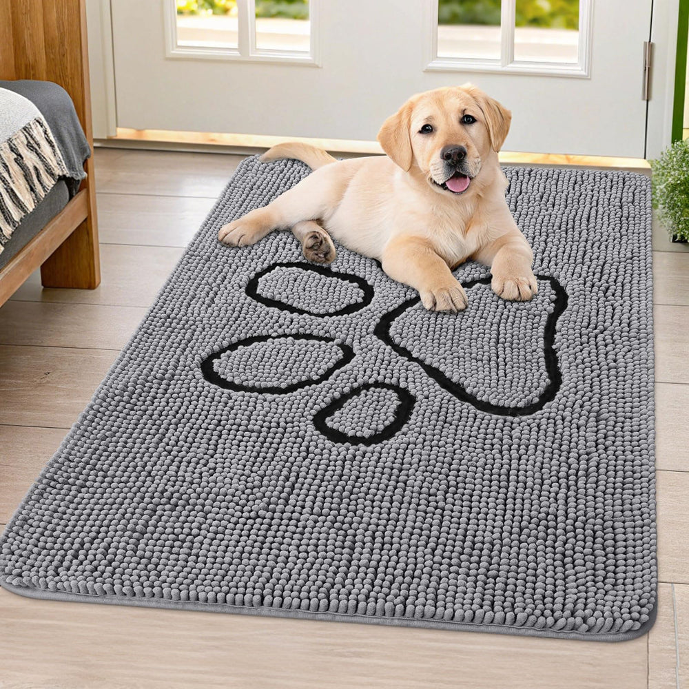 Tapis Smiry en chenille douce pour pattes boueuses.
