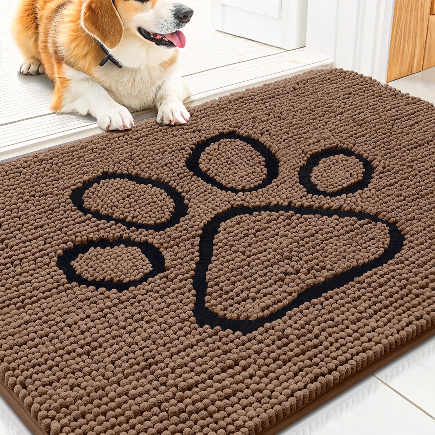 Tapis Smiry porte en chenille douce, idéal pour piéger la saleté près de l'entrée.