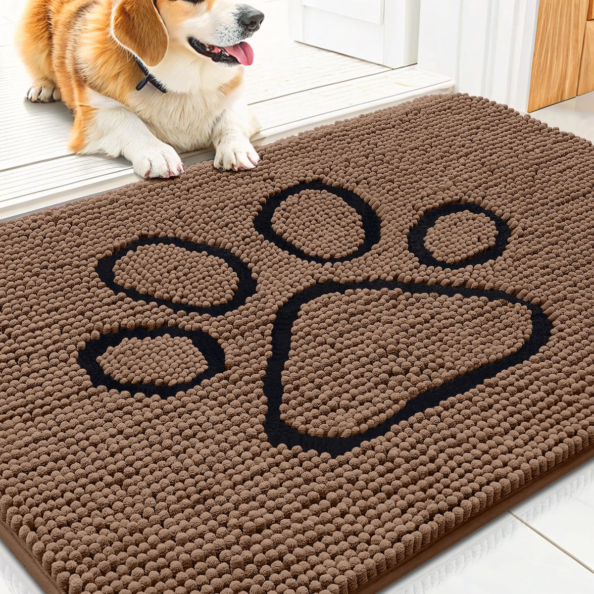 Tapis Smiry porte en chenille douce, idéal pour piéger la saleté près de l'entrée.