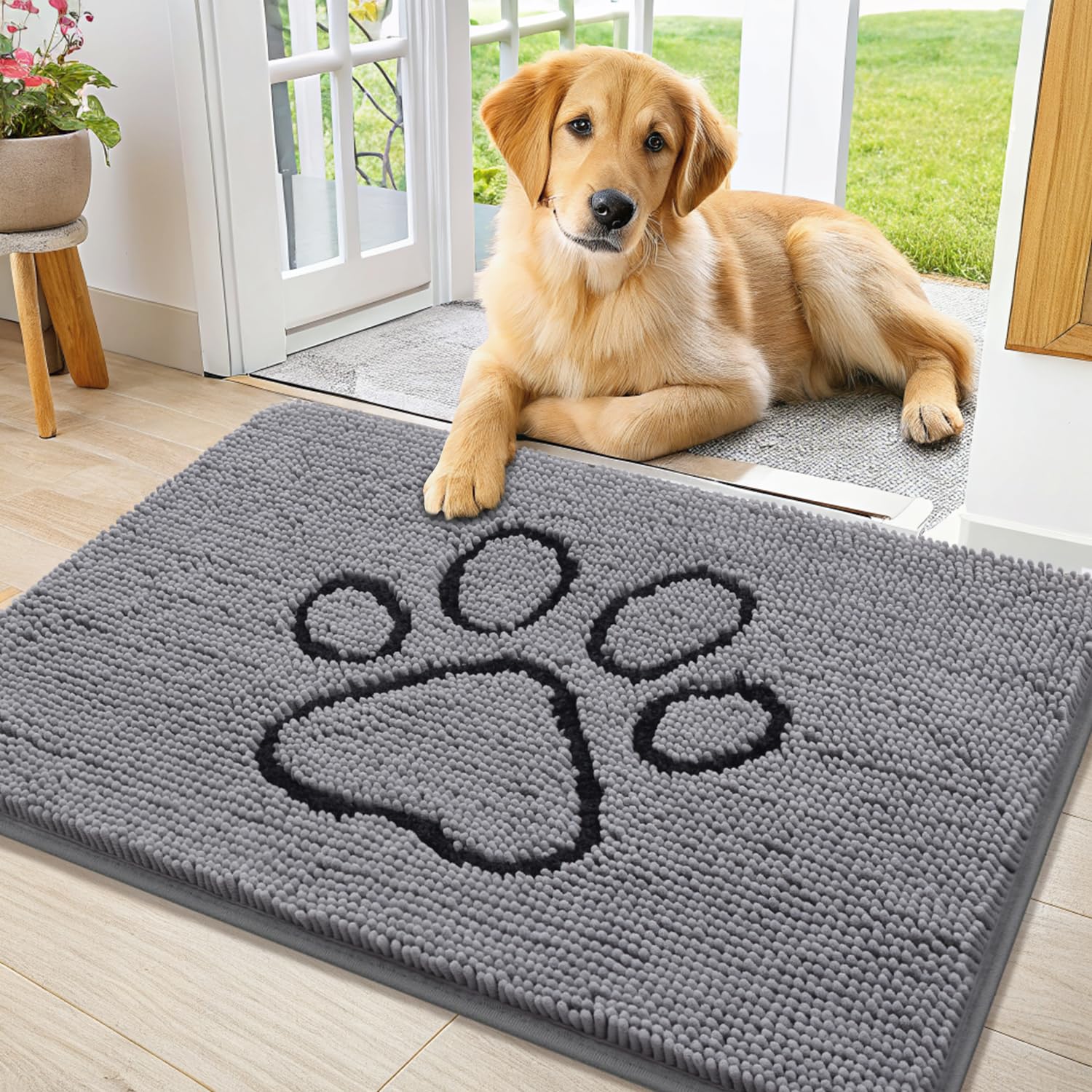 Smiry Tapis porte en chenille gris, douceur et absorption pour pieds mouillés.