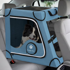 Cage de transport Snagle Paw ouverte dans la voiture, sécurité accrue en trajet.