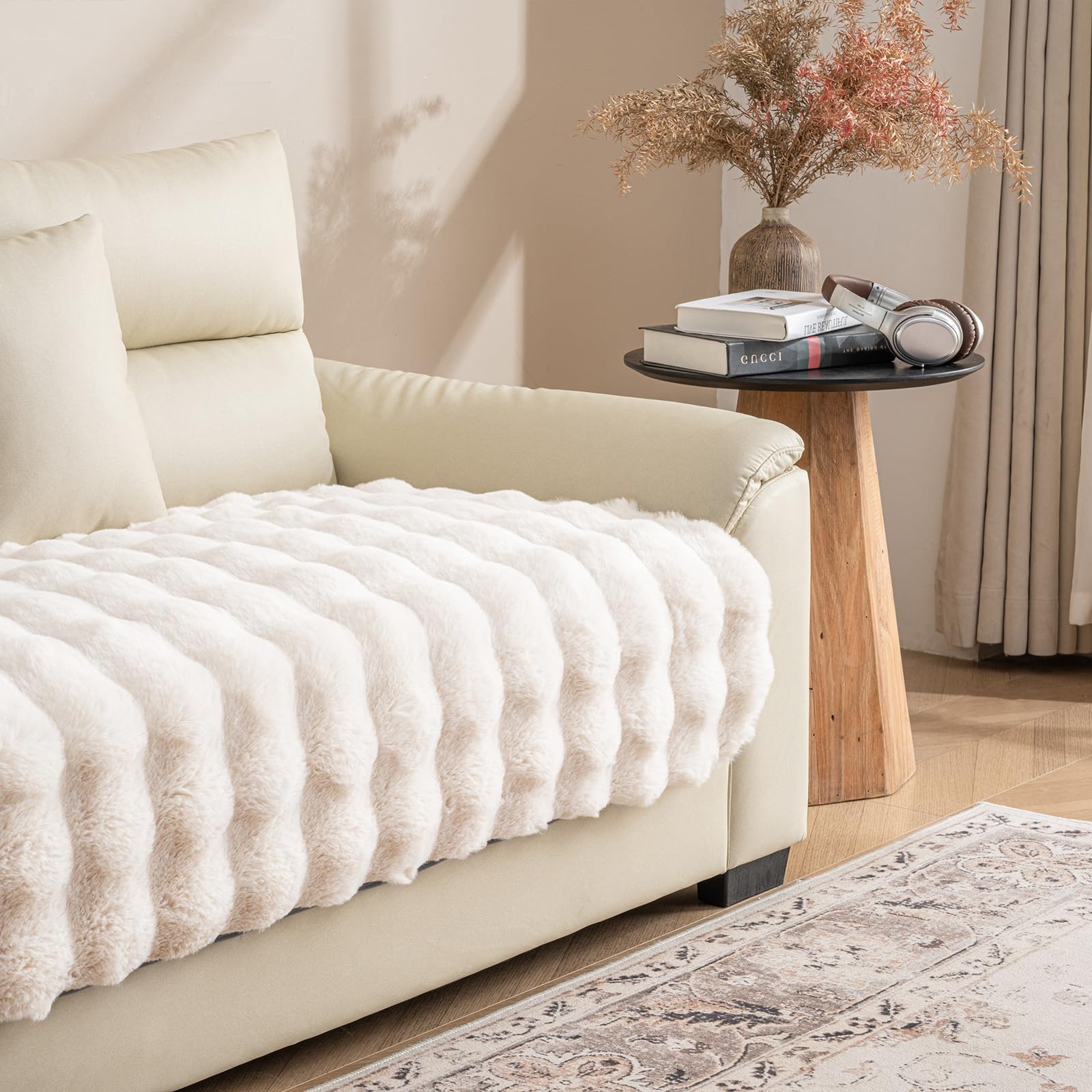 Snugglesinto tapis dodo poil long blanc-bulle, douceur luxueuse pour votre animal et votre canapé.
