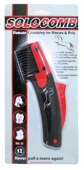 Peigne Solocomb pour démêler et alléger la crinière du cheval, usage pratique.