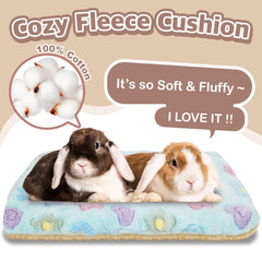Coussin en fleece doux amovible pour le confort du lapin.