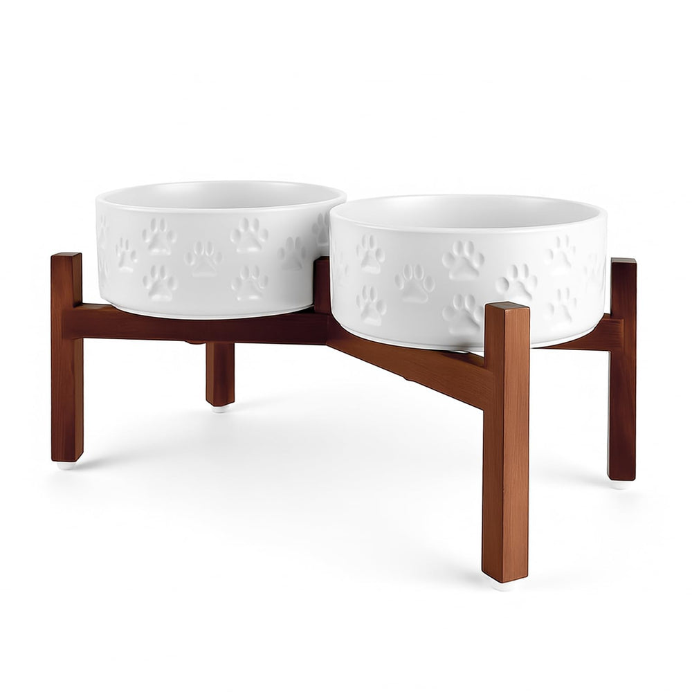SPUNKYJUNKY bol céramique élevé sur socle acacia, aspect hygiénique et confortable.
