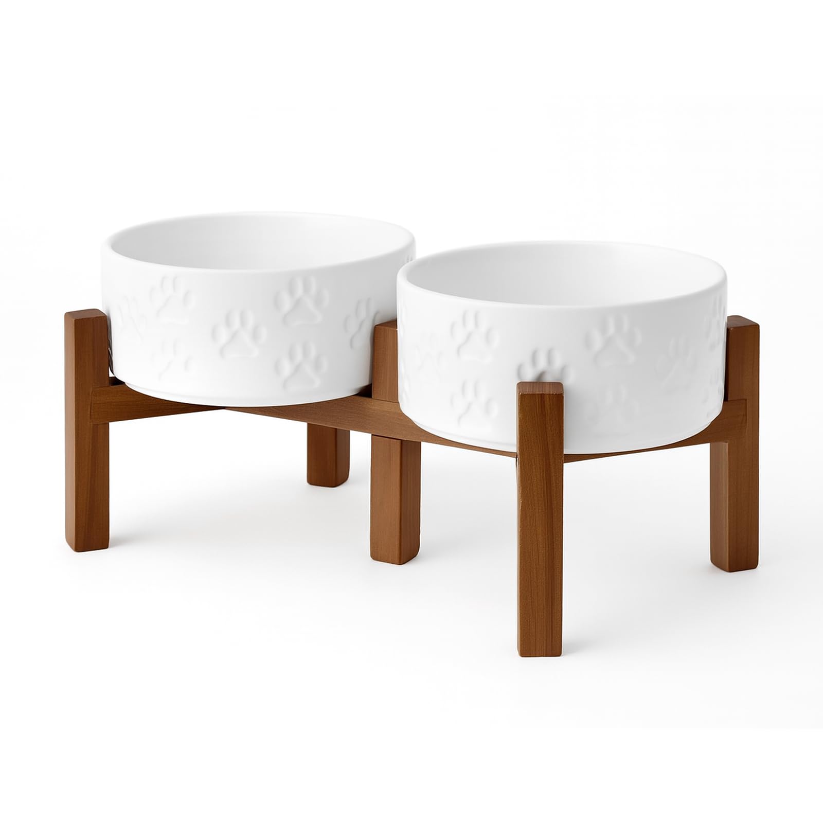 Bol elevé SPUNKYJUNKY en céramique blanche sur socle acacia, posture de repas confortable.
