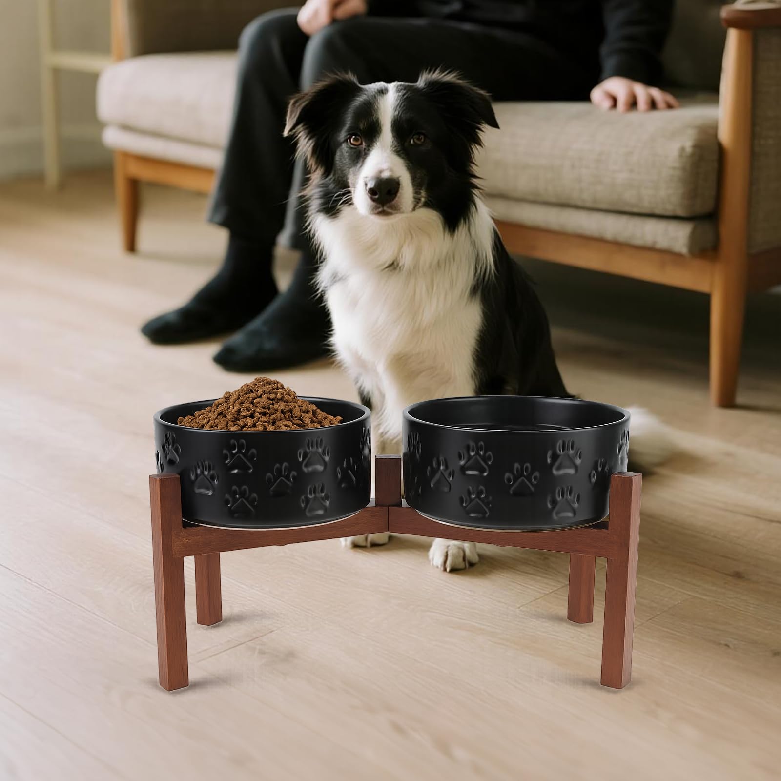 Design chaleureux SPUNKYJUNKY, grain acacia et finition noire pour la cuisine