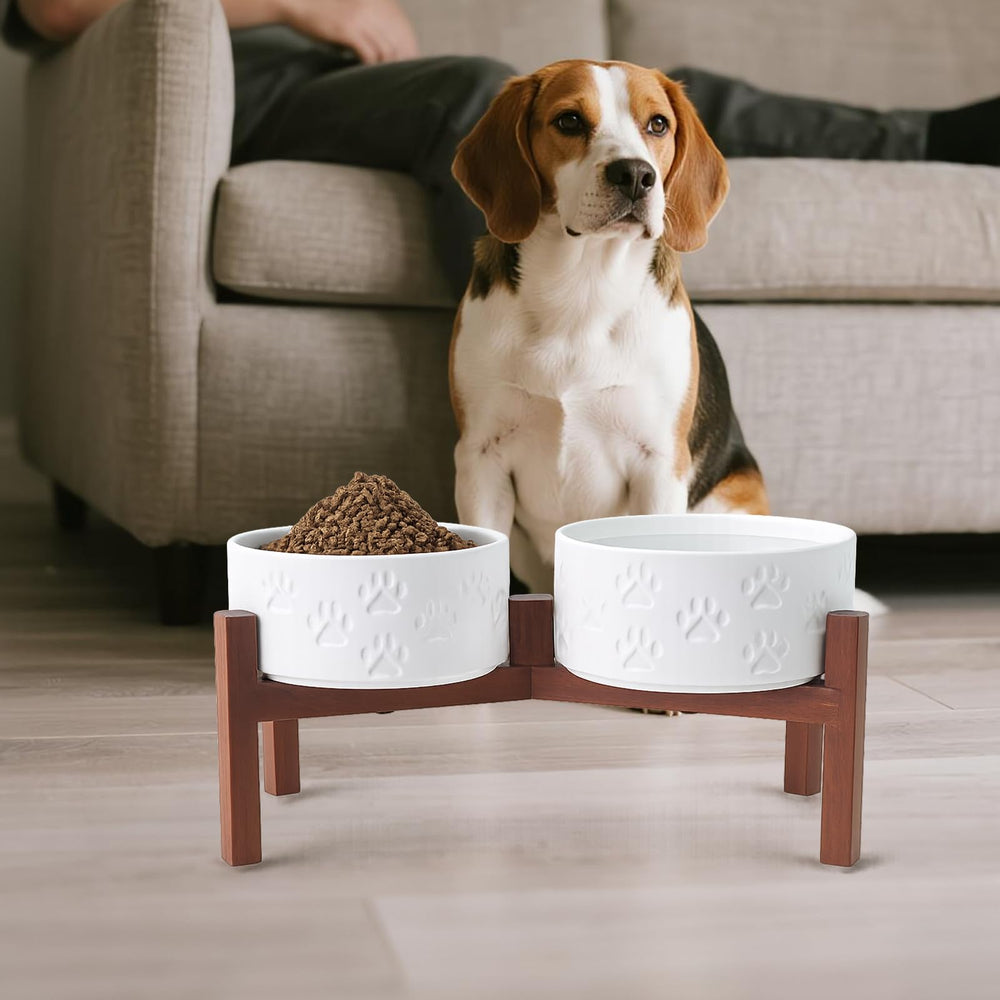 SPUNKYJUNKY design naturel du support en acacia, esthétique chaleureuse.