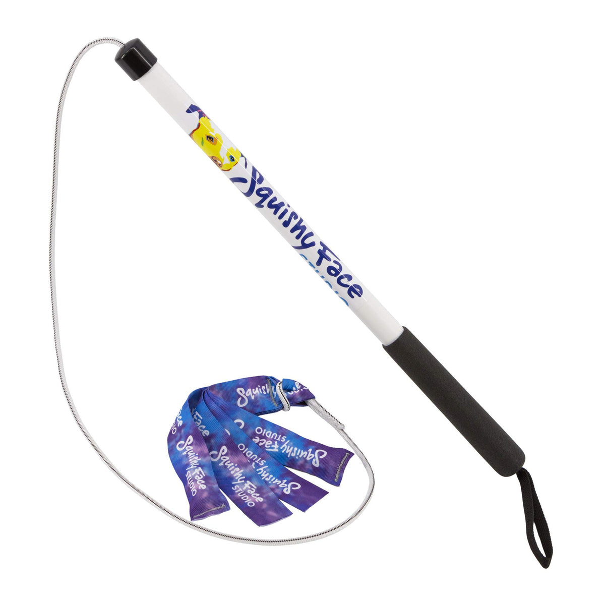 Squishy Face Studio Flirt Pole V2 en action, lure en mouvement, pour exercice et stimulation du chien.
