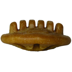 Chien savourant Starmark Everlasting Treat Medium, moment de jeu sûr et agréable.