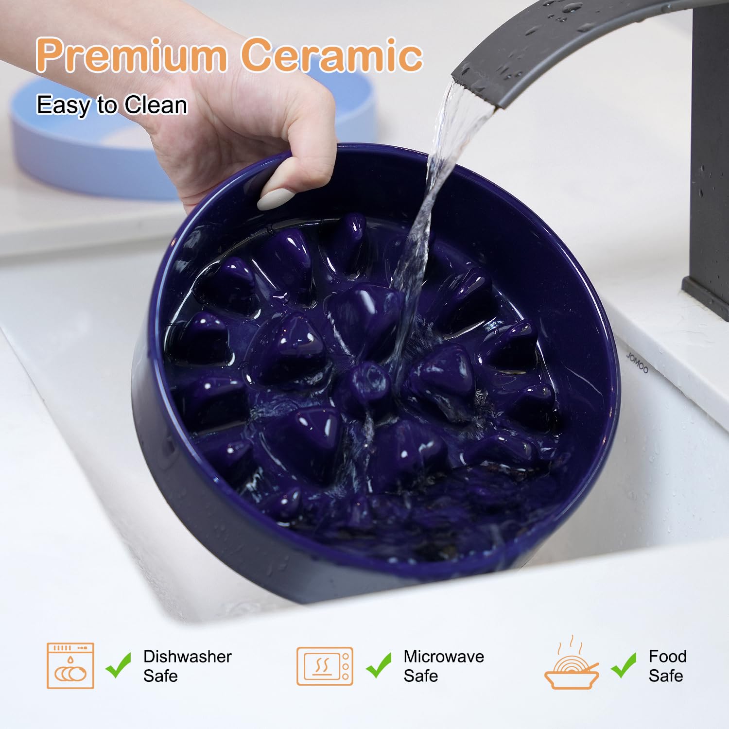 Sted chien mange lentement grâce au design pour favoriser une digestion plus sereine.
