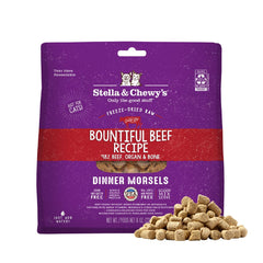 Morceaux crus boeuf Stella & Chewy's — texture croustillante et goût riche.