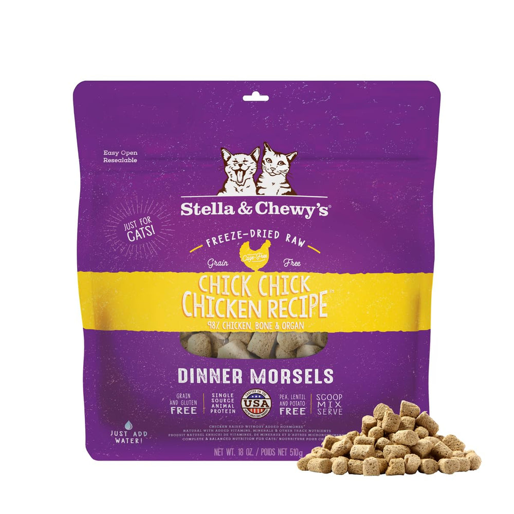 Morceaux poulet lyophilisés Stella & Chewy's pour chat, texture croustillante et goût naturel.