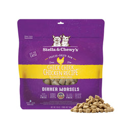 Morceaux poulet lyophilisés Stella & Chewy's pour chat, texture croustillante et goût naturel.