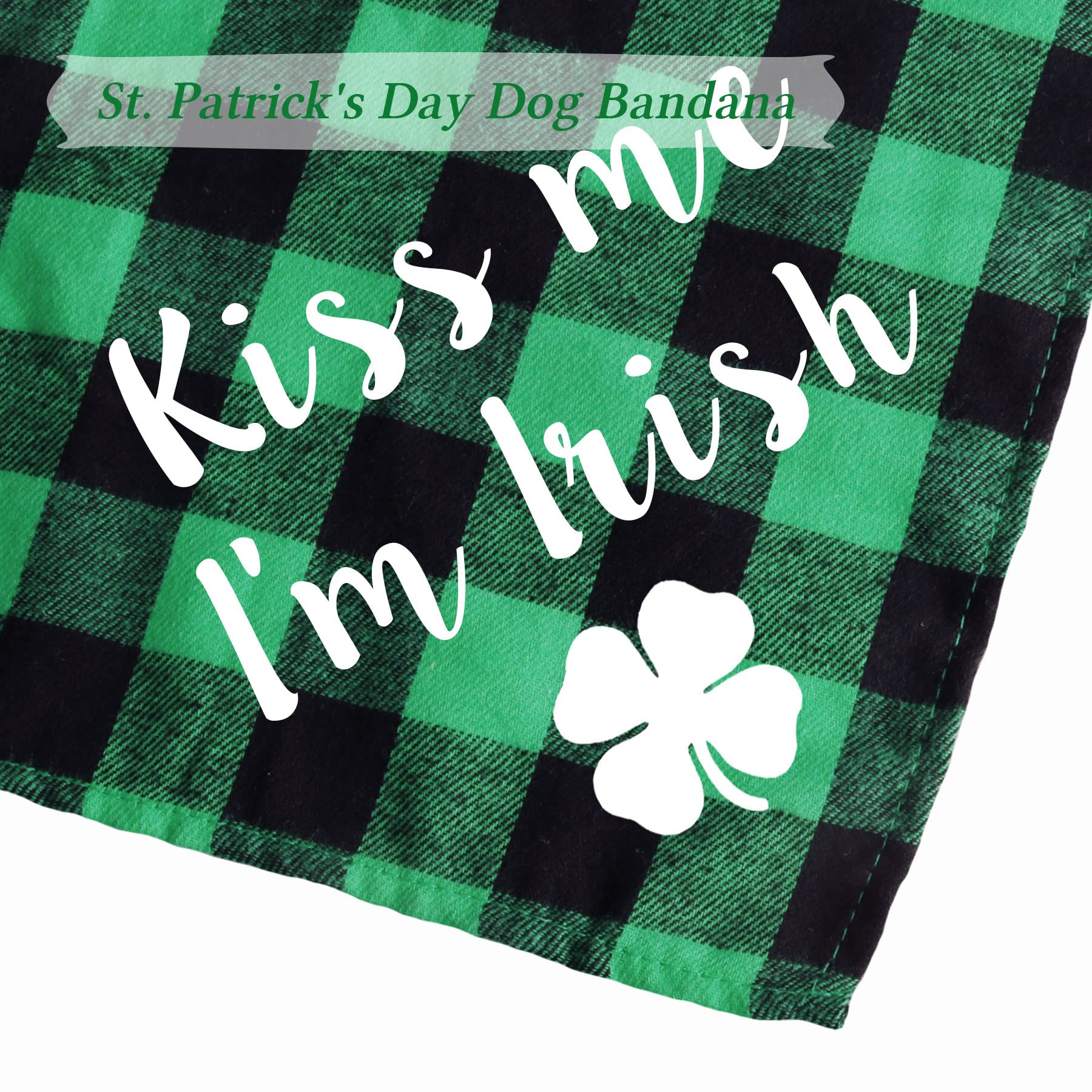 Bandana STMK pour chien sur le cou, couleur vert et noir.