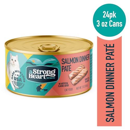 Texture cremeuse de la pate saumon Strongheart pour chat.