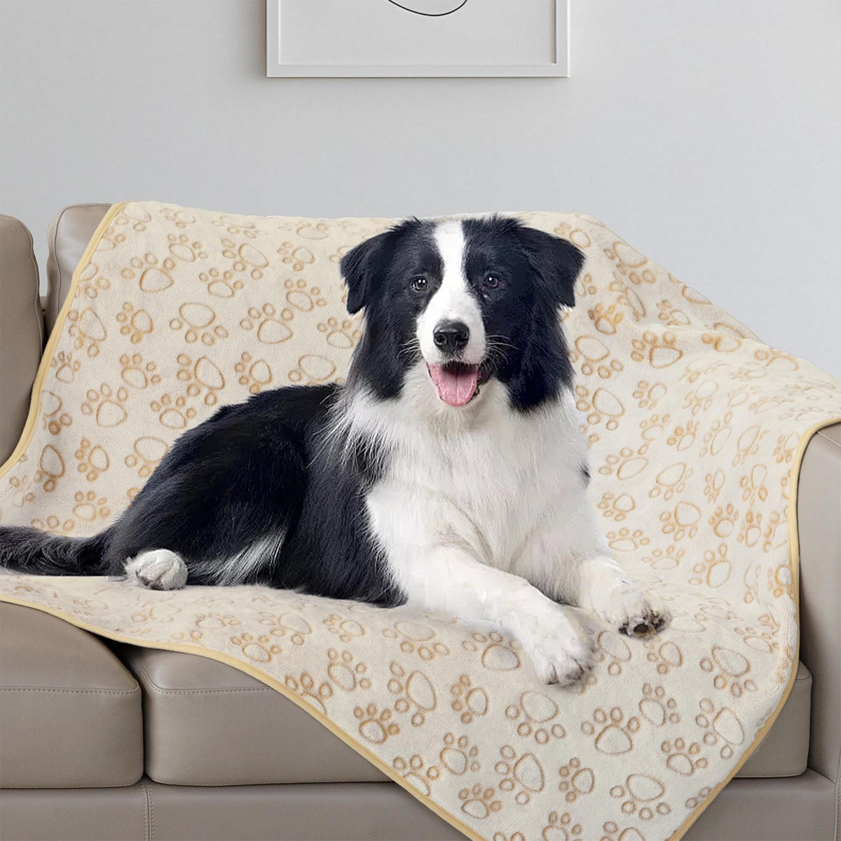 Couverture Stuffed pour chien beige, douceur premium pour le repos.