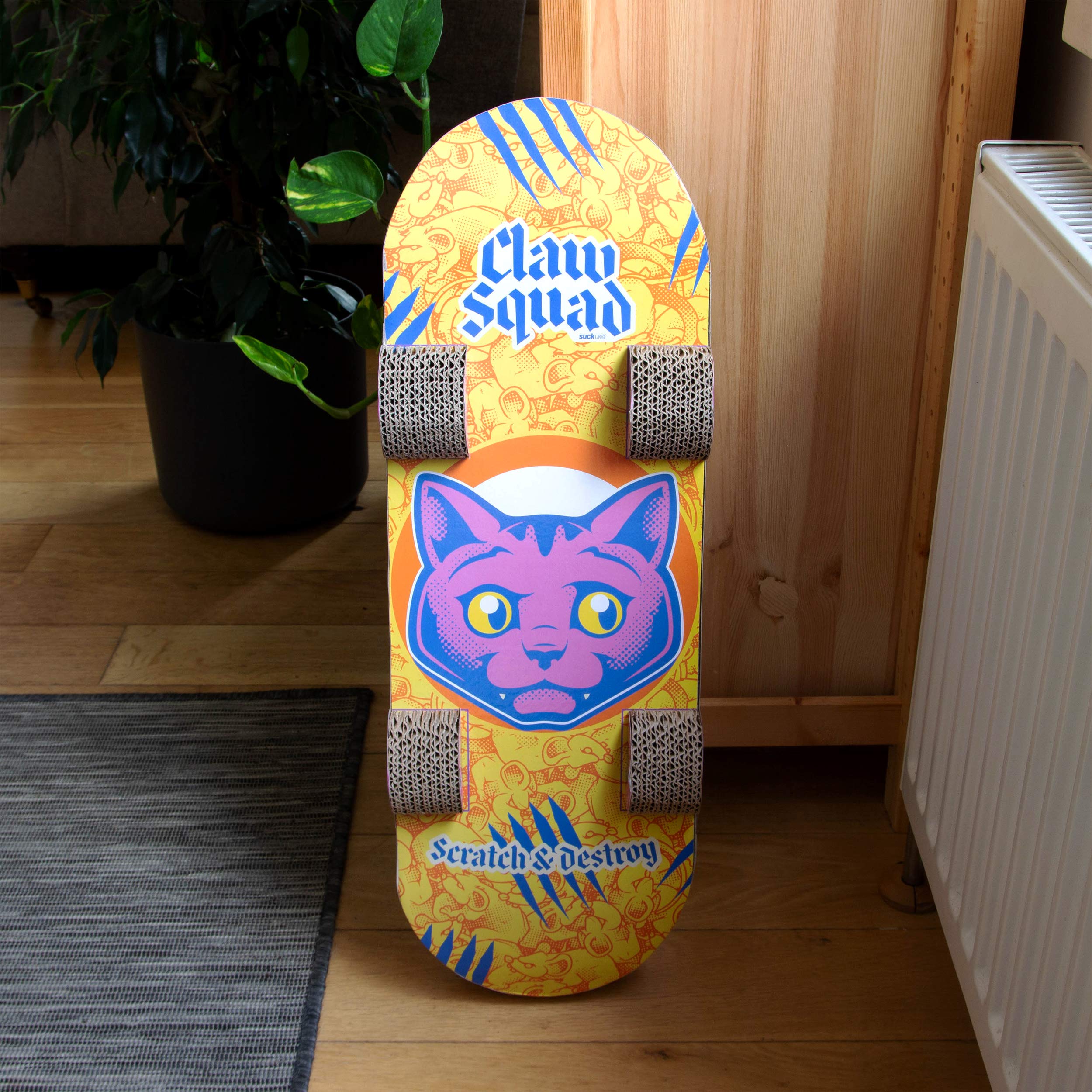 Carton-chat recyclable Suck UK, surface à gratter pratique.