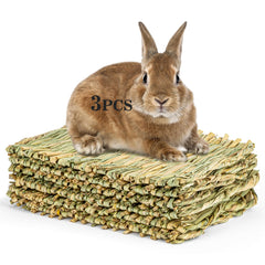 Le tapis d’herbe Sukh pour lapin, surface naturelle et confortable.