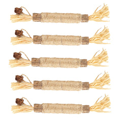 SunGrow batons Silvervine-fruit gall pour chats: texture croquante et moment ludique.