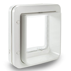 SureFlap lit la puce d’identité du chat pour autoriser l’accès.