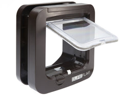 SureFlap Ouverture chatière — installation sur porte, fenêtre ou mur.