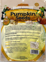 Gros plan sur les graines de citrouille Sweet Harvest, sans colorants artificiels.