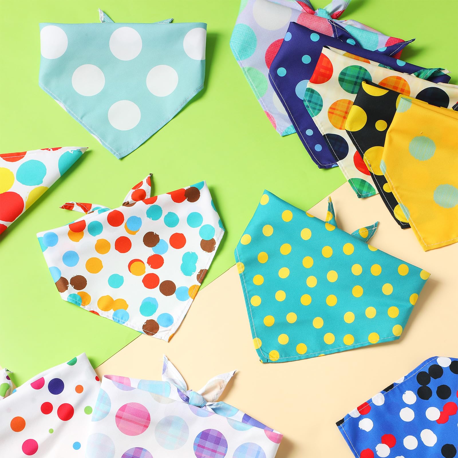 Sweetude bandanas taille 65x45 cm : ajustables pour petits et moyens chiens.