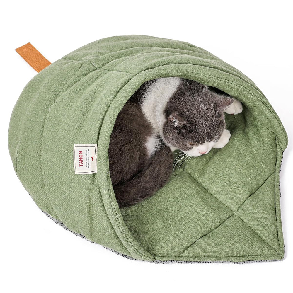 Nid cave TangN en lin vert offrant chaleur et refuge pour chat.