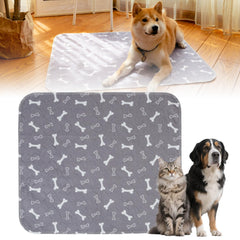 Tapis chiot avec phéromones et absorption rapide pour l'entraînement des chiots.