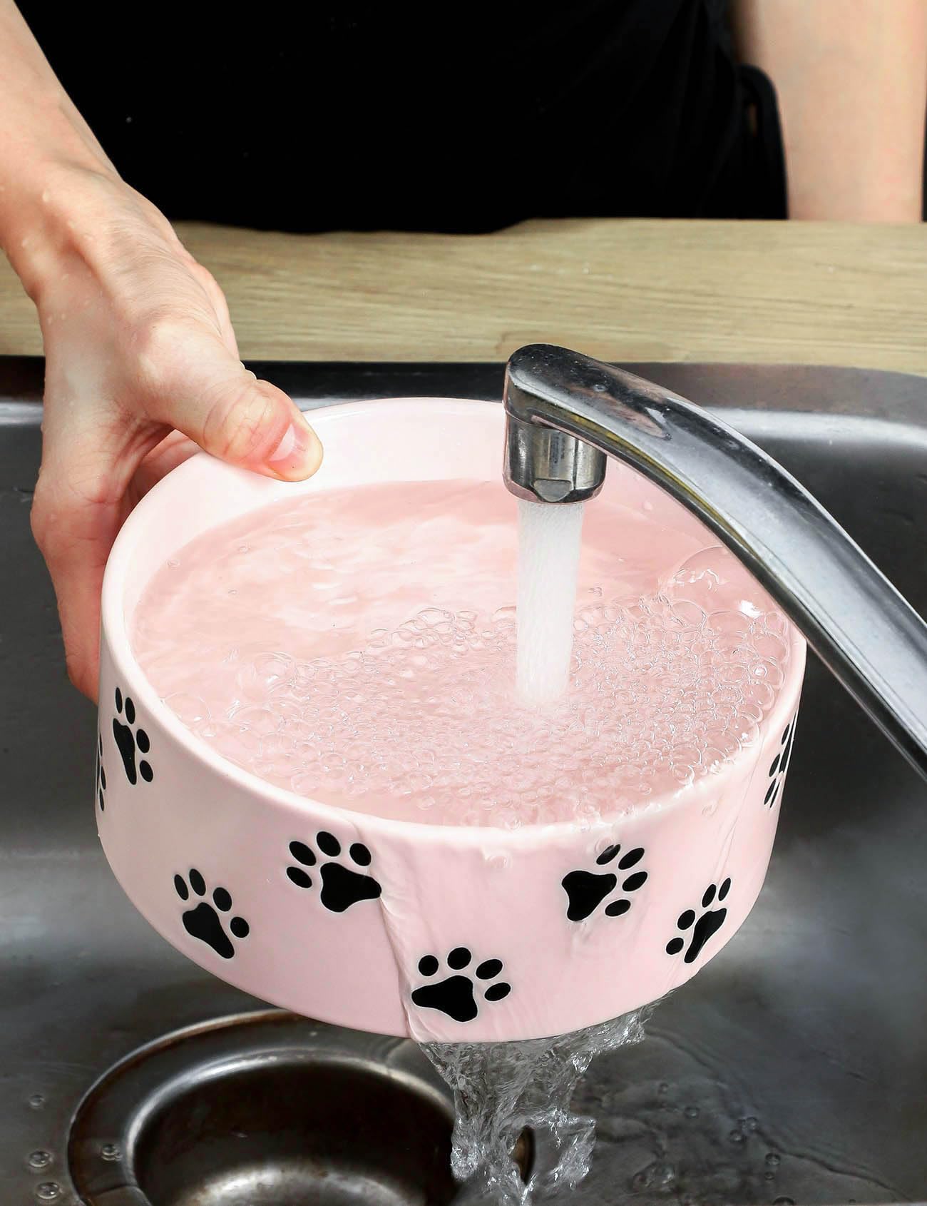Bol TEAKISS rose adapté aux aliments humides ou secs.