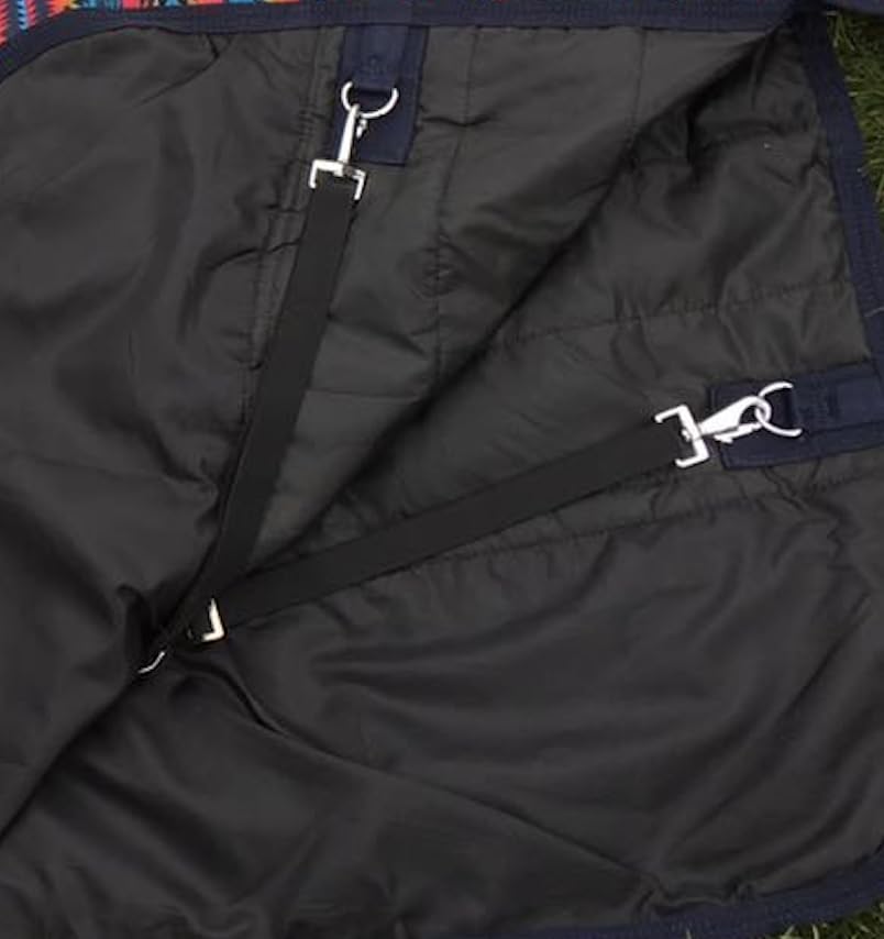 Tech Equestrian couverture pluie avec goussets épaule, confort et liberté de mouvement.