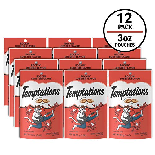 Chat en train de manger Temptations Homard Rockin' Lobster, friandises croustillantes et moelleuses.