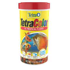 Flocons tropicaux de la marque Tetra dans un bocal nourrissant des poissons colorés.