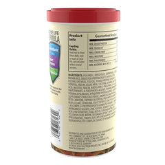 Nourrissage des poissons tropicaux avec TetraColor Tropical Flakes.