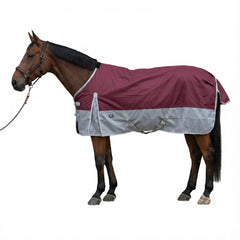 Couverture TGW RIDING 1200D imperméable et respirante sur cheval Bordeaux, protection pluie.